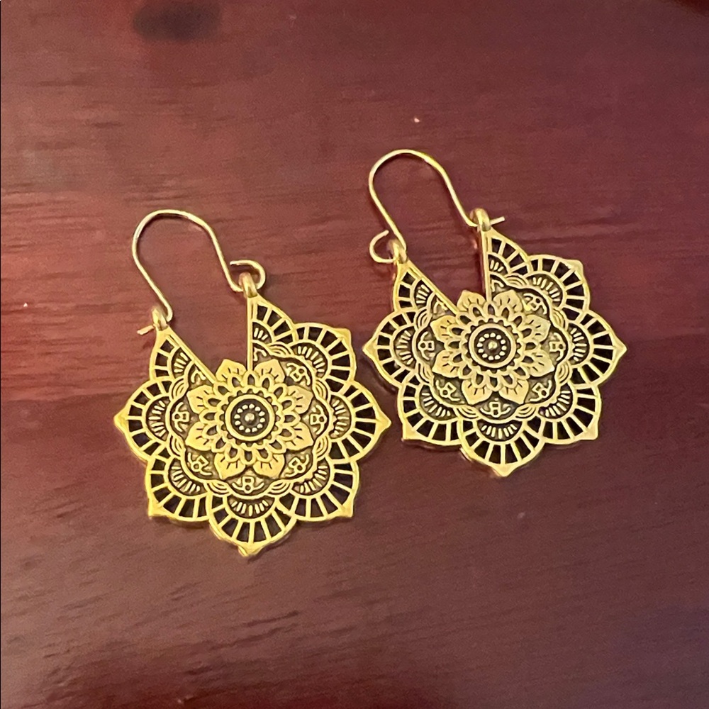 Free w/ purchase! Elegant Gold Mandala Earrings